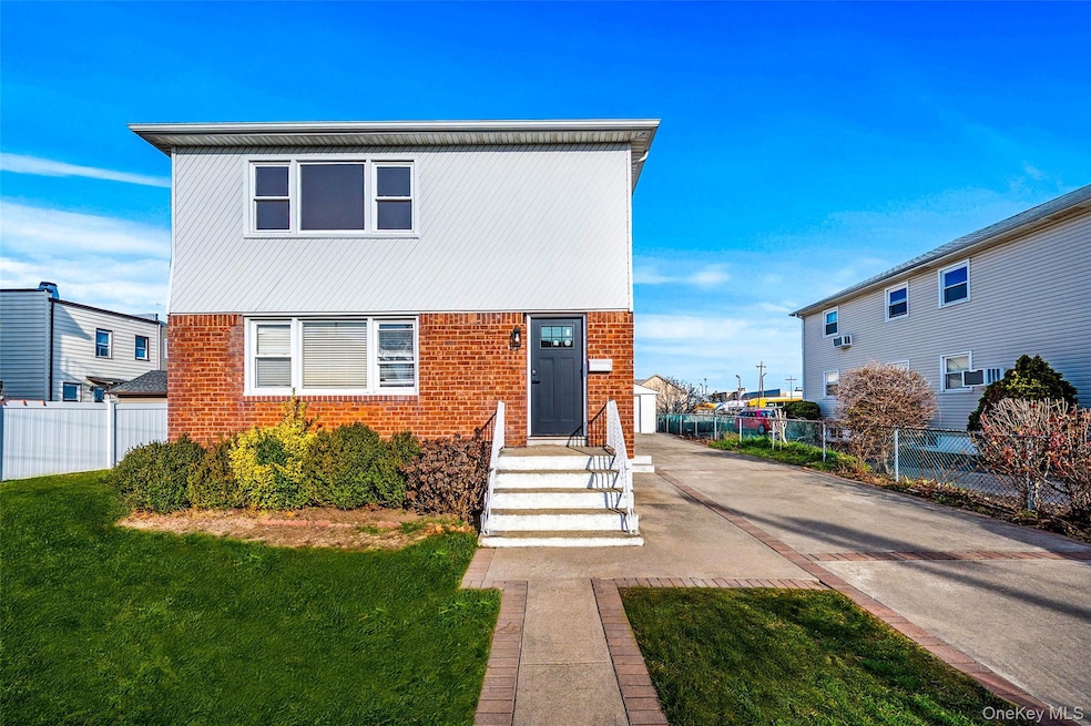 50 Mahland Place unit 2nd Floor, Oceanside, NY 11572 - photo 1