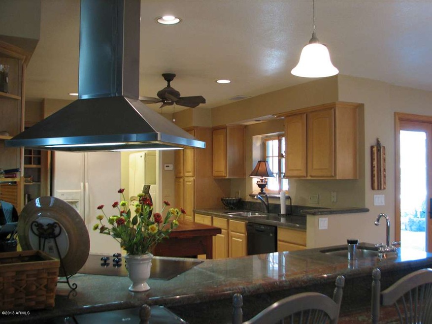 1025 N Tucana Ln, Gilbert, AZ 85234 - photo 1