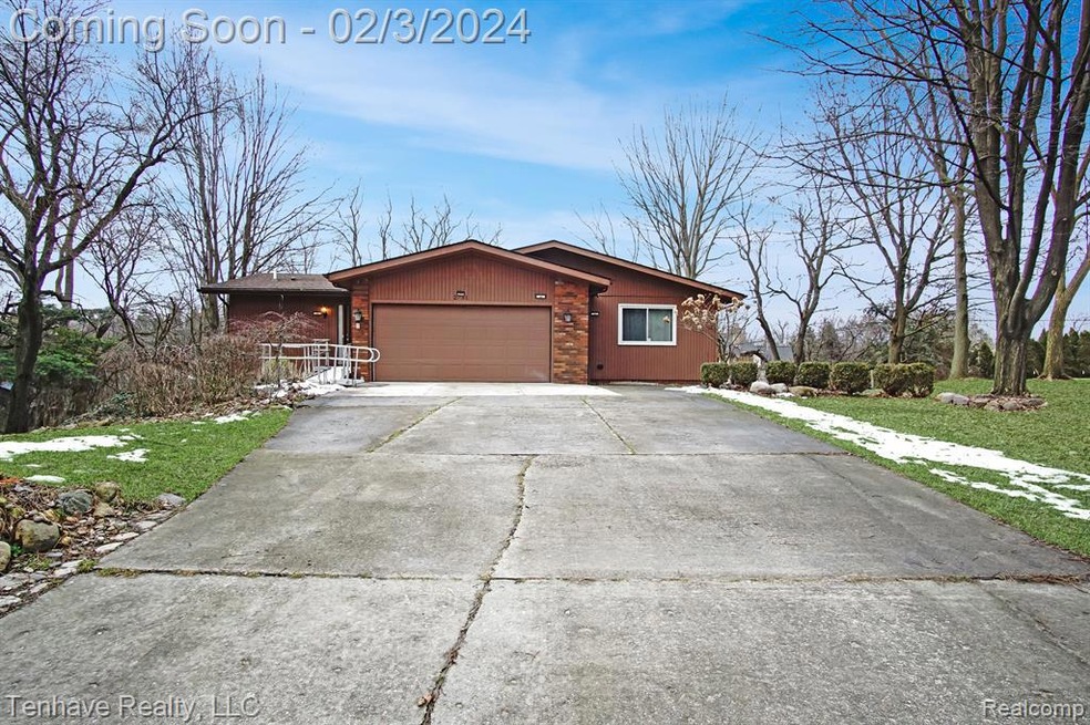 2731 Acorn Rd, Bloomfield Hills, MI 48302 - photo 1
