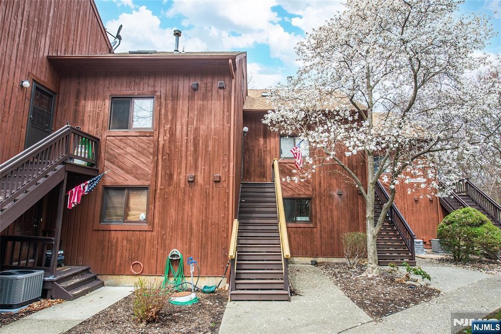 2 Solitude Ct unit 6, Vernon, NJ 07462 - photo 1