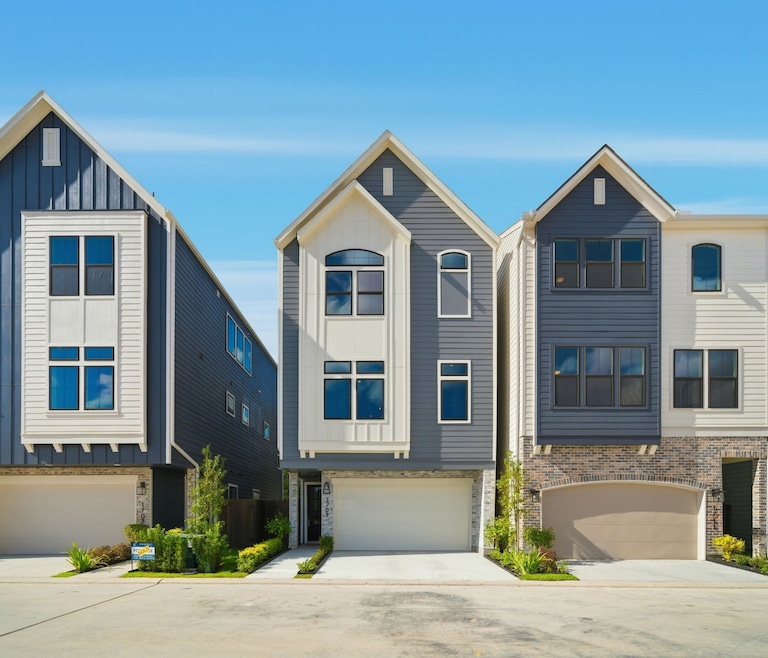 1709 Bologna Ln, Houston, TX 77055 - photo 1