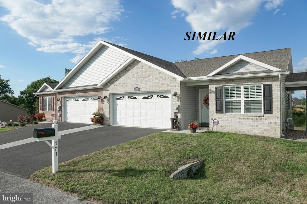 534 Shook Ct E, Greencastle, PA 17225 - photo 1