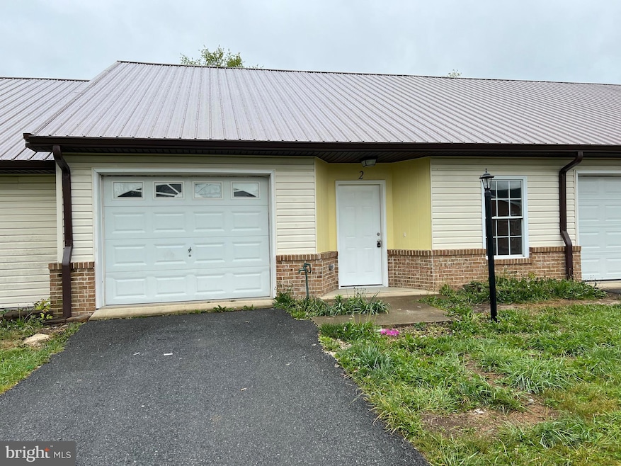 70 Briarwood Ln unit 1, Berkeley Springs, WV 25411 - photo 1