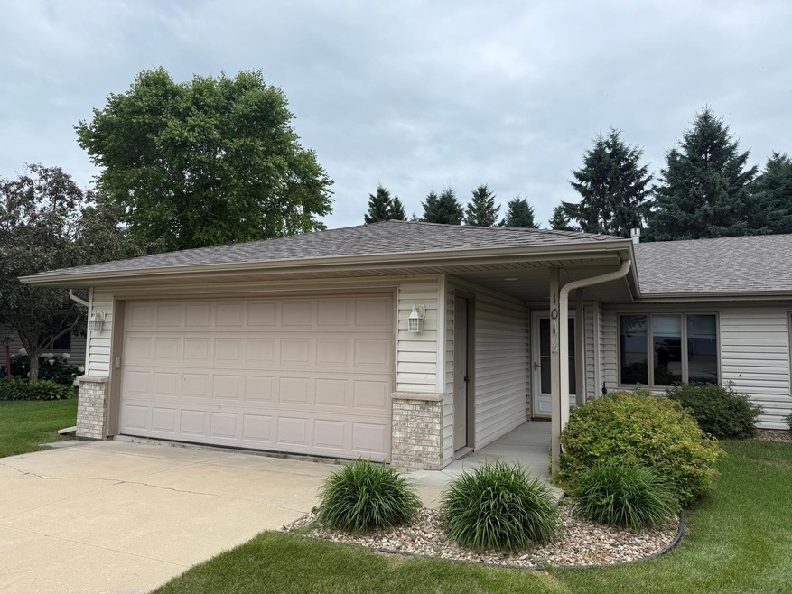 101 Lillie Ln SE, Pine Island, MN 55963 - photo 1