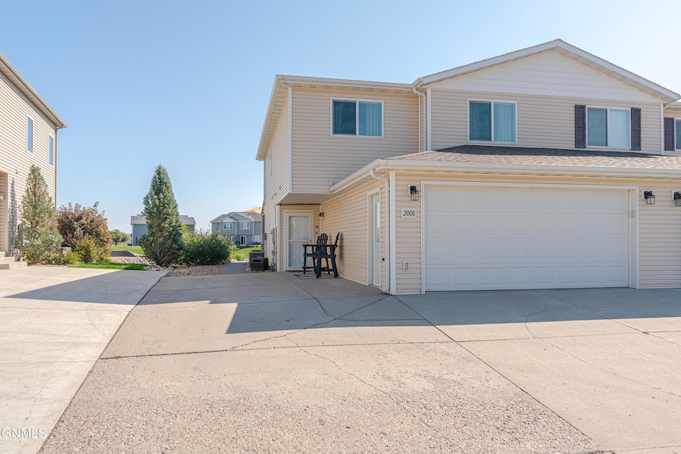 2008 Marina Rd SE, Mandan, ND 58554 - photo 1