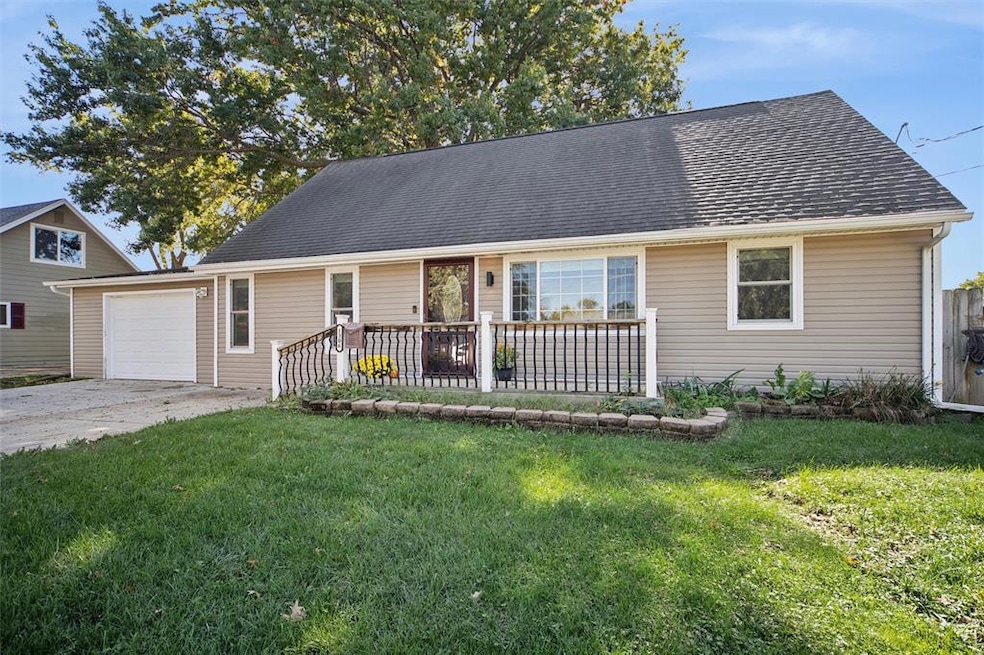 1306 Amos Ave, Des Moines, IA 50315 - photo 1