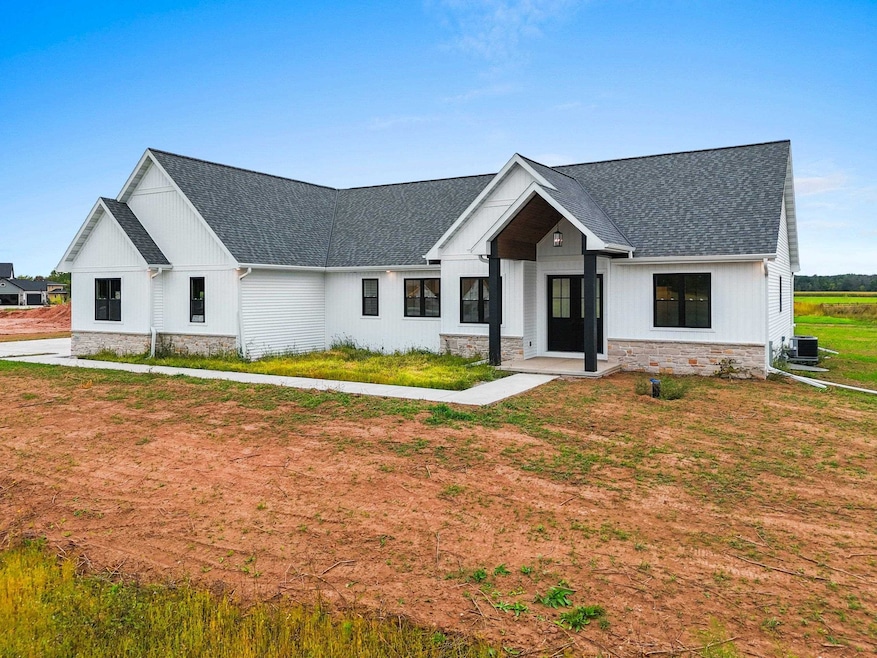 3161 Trinity Ct, de Pere, WI 54115 - photo 1