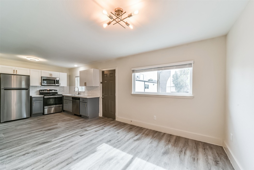 1610 Welch St unit 3, Houston, TX 77006 - photo 1