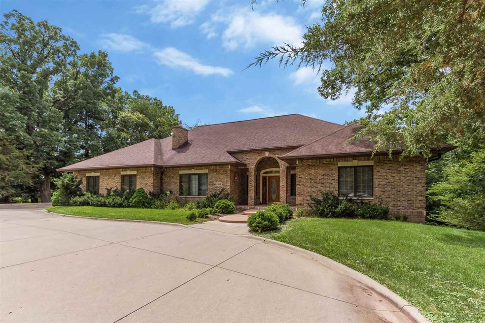 1005 Oak Park Blvd, Cedar Falls, IA 50613 - photo 1