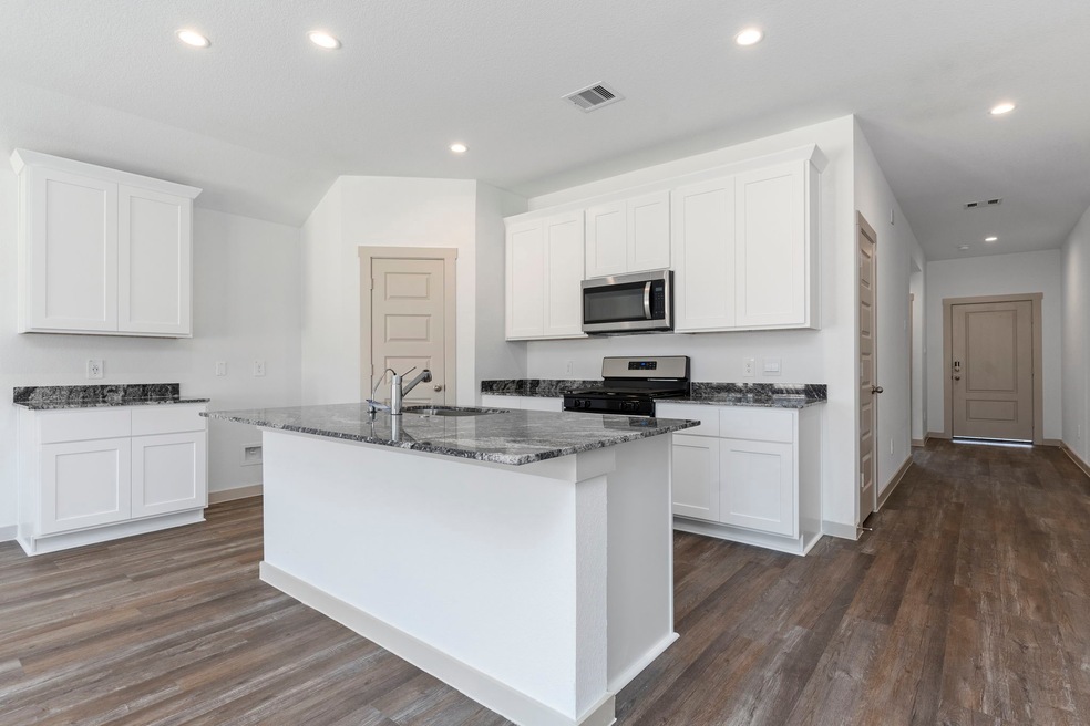 1055 Great Barracuda Ln, Alvin, TX 77511 - photo 1