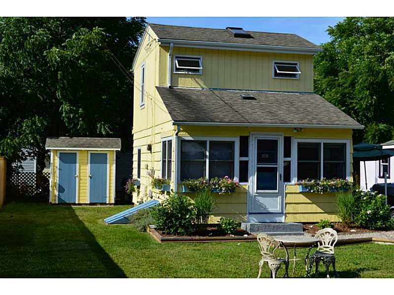 32 Maple St, Wakefield, RI 02879 - photo 1