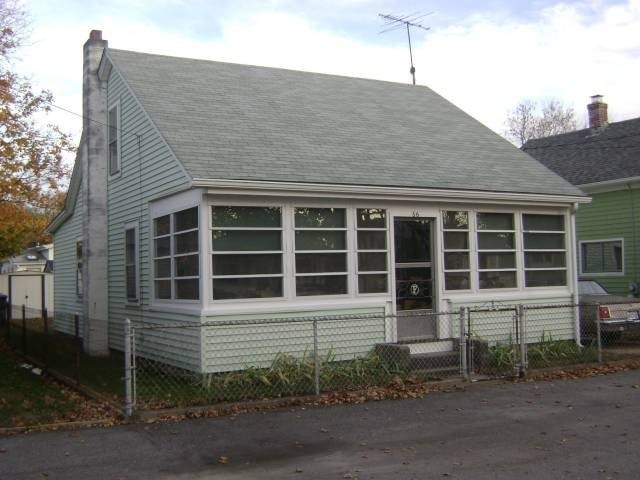 66 Sagamore St, Warwick, RI 02889 - photo 1