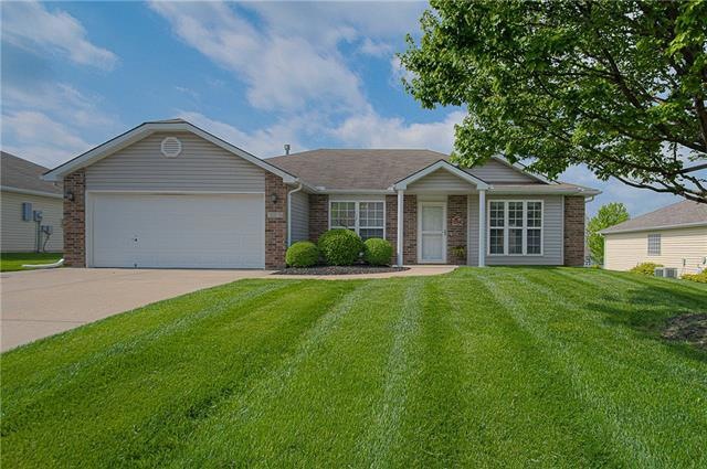 1019 Country Ln, Raymore, MO 64083 - photo 1