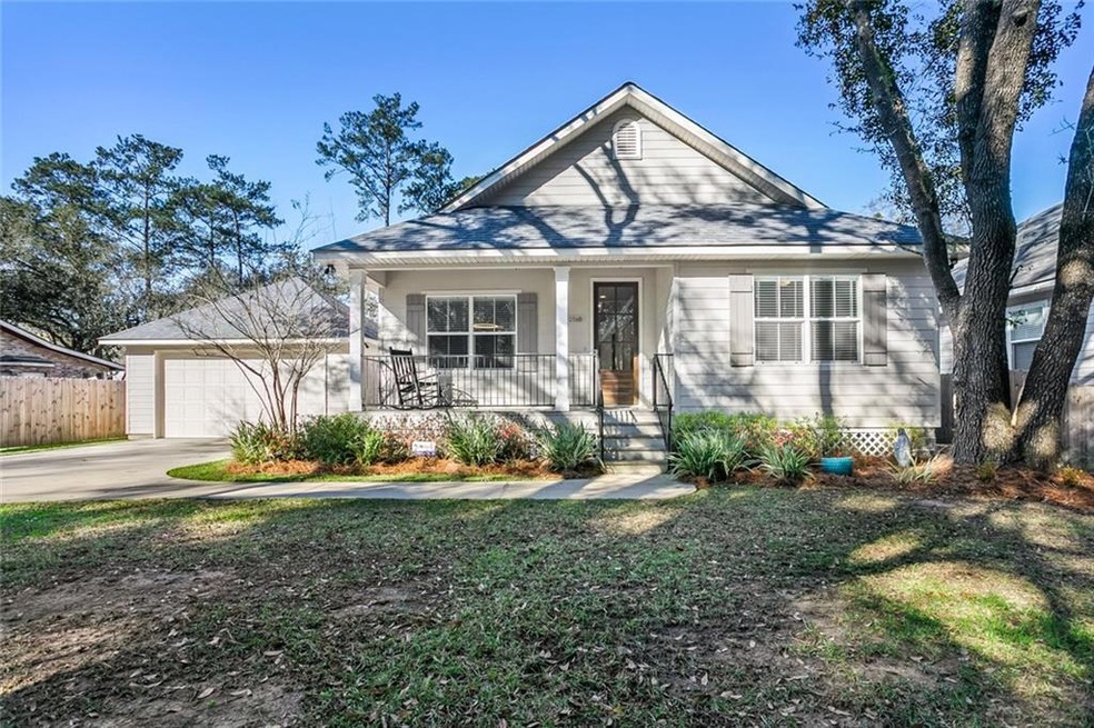Classic contemporary cottage on a conveniently loc