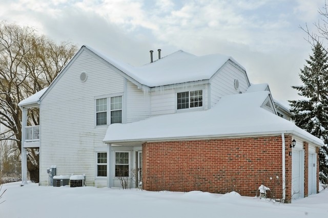 140 Pembroke Cir unit 140, Lake Bluff, IL 60044 - photo 1