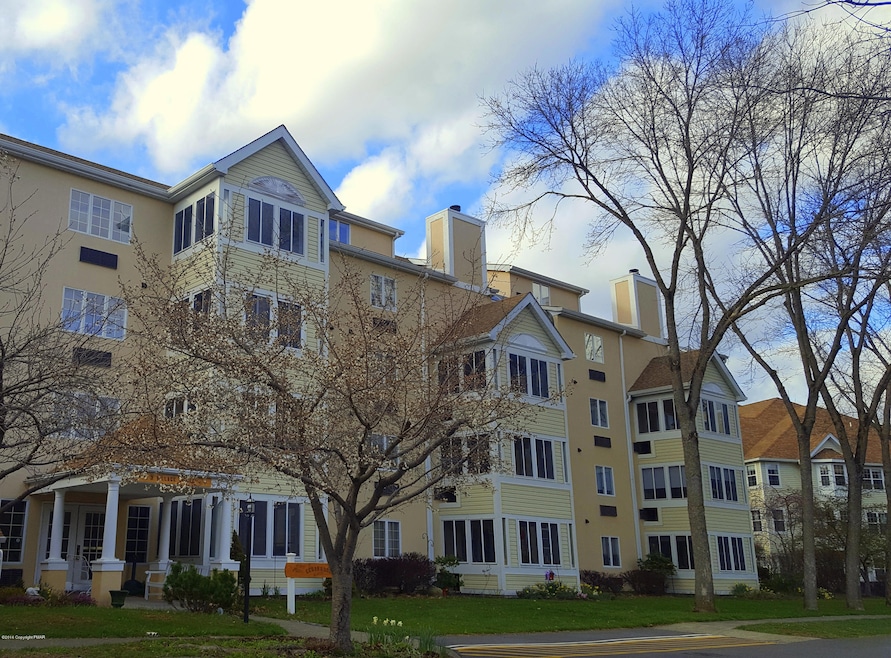 3 Village Cir unit 102, Stroudsburg, PA 18360 - photo 1