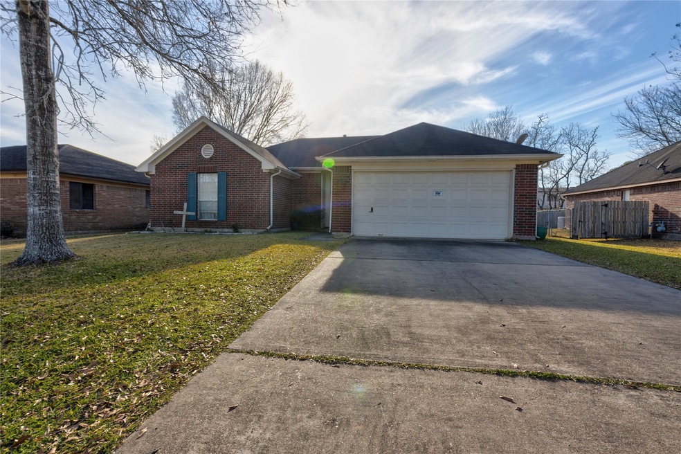 3890 Westglen Dr, Alvin, TX 77511 - photo 1