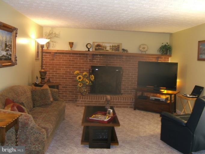 8487 Middle Run Dr, Springfield, VA 22153 - photo 1