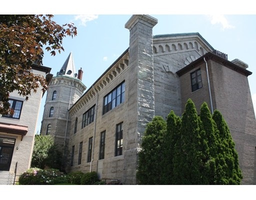 195 Thorndike St unit 2-210, Lowell, MA 01852 - photo 1