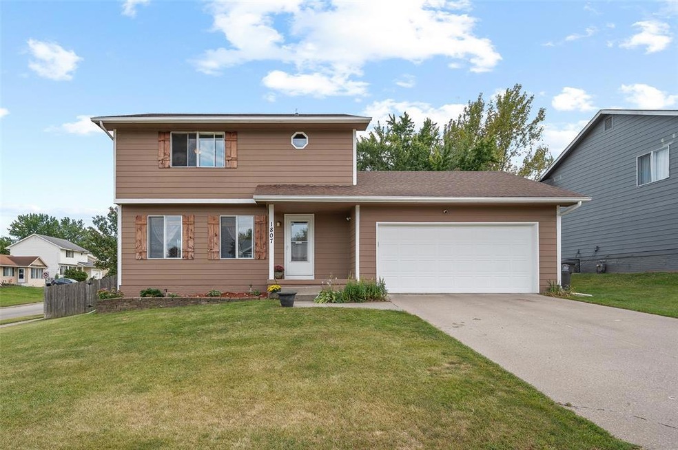 1807 E Lacona Ave, Des Moines, IA 50320 - photo 1