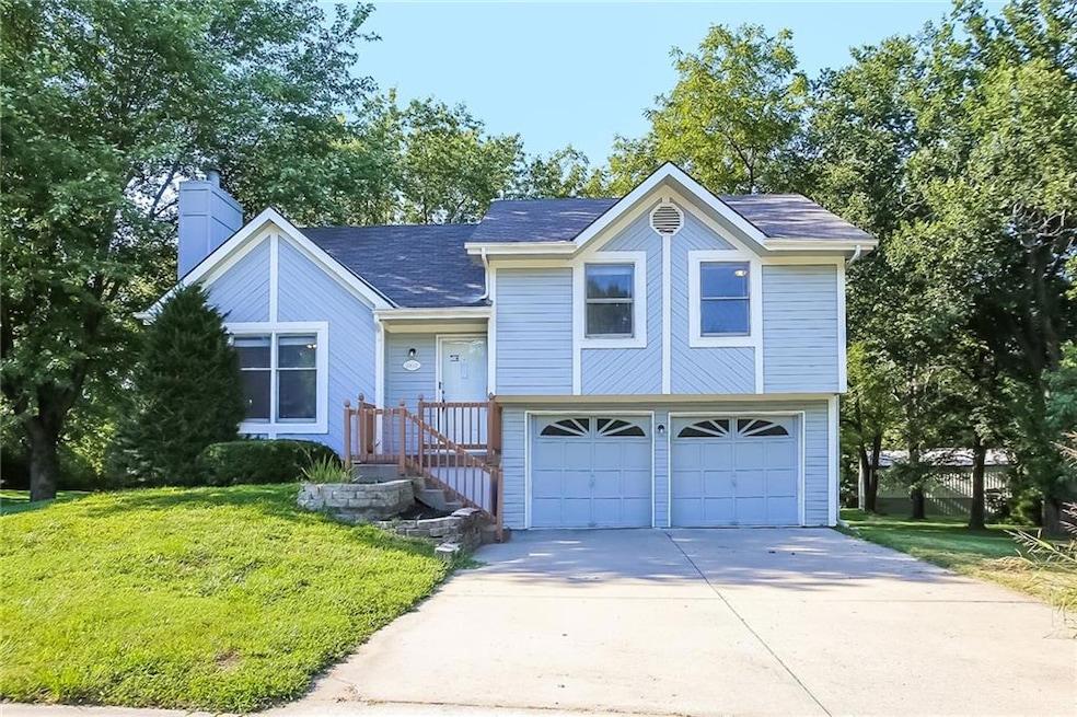 2412 Little Blue Ct, Liberty, MO 64068 - photo 1