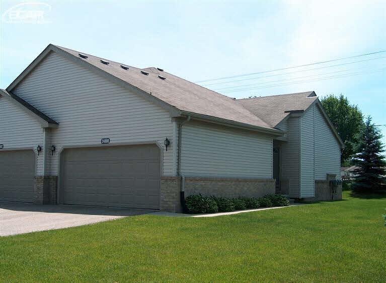 24000 Wilson St unit 139, Grand Blanc, MI 48439 - photo 1