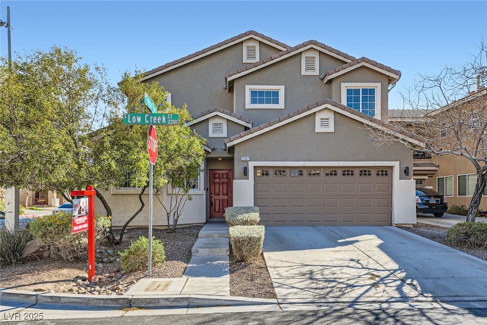 Traditional-style house with stucco siding, drivew