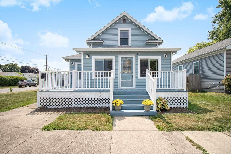Move In Ready! This Adorable 3 Bedroom Mishawaka H