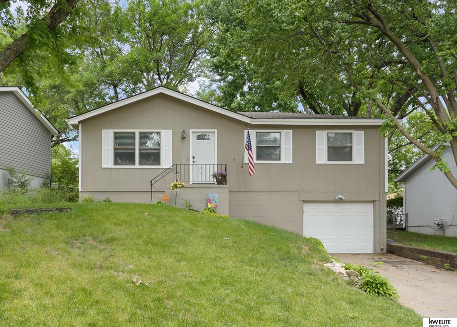 4636 N 127th St, Omaha, NE 68164 - photo 1