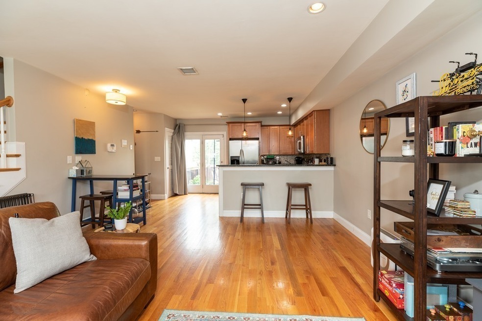 142 D St unit 2, Boston, MA 02127 - photo 1