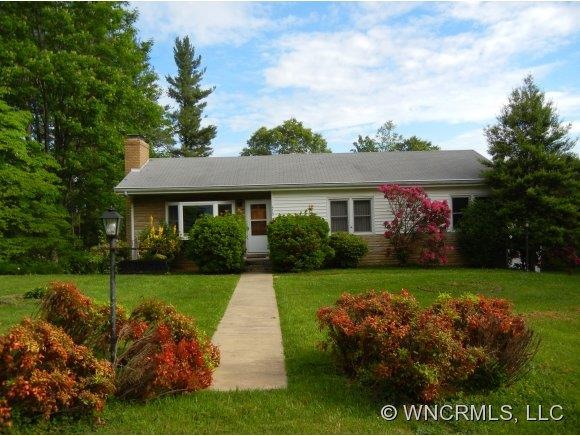 414 Hillcrest Cir, Hendersonville, NC 28792 - photo 1