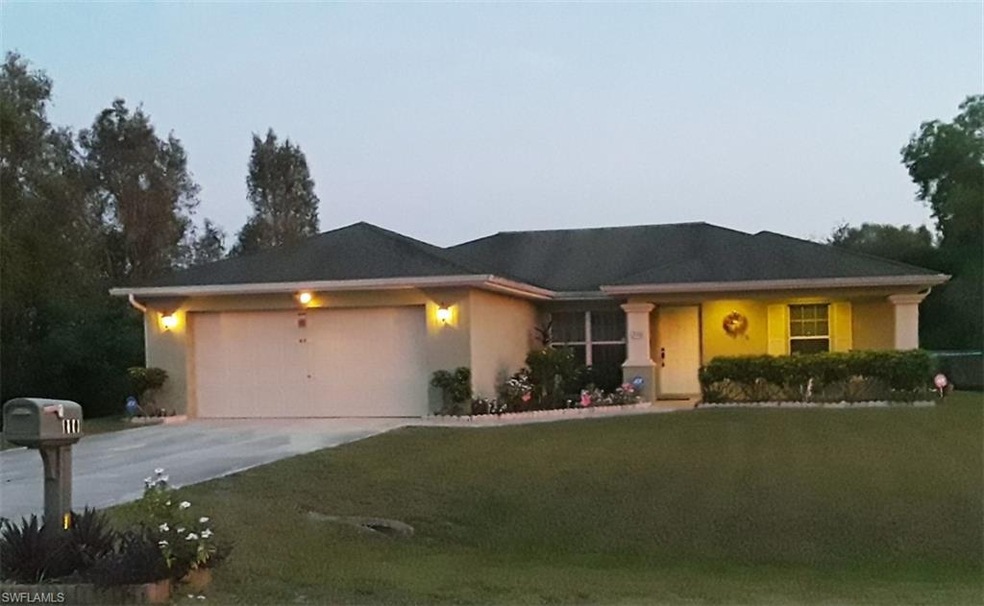 220 Manatee St, Fort Myers, FL 33913 - photo 1