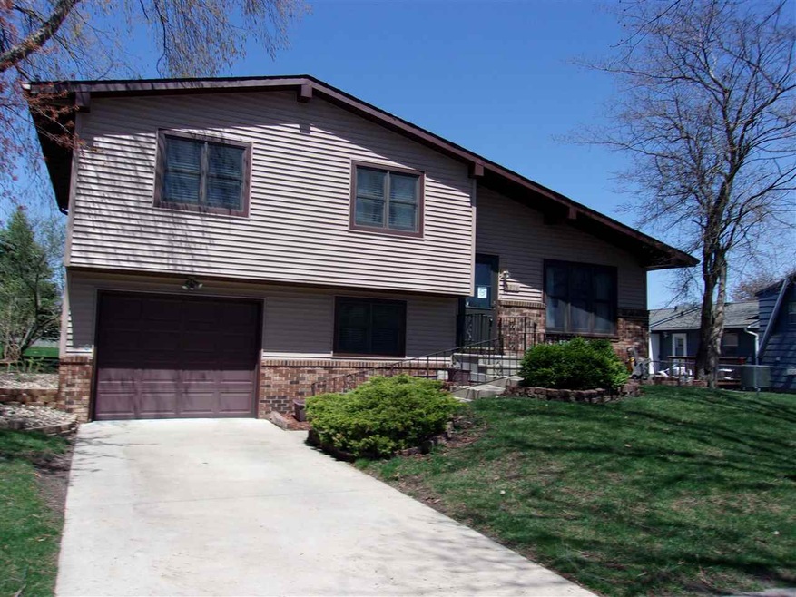 3914 Del Matro Rd, Waterloo, IA 50701 - photo 1