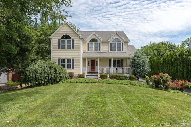 520 Wigwam Ln, Stratford, CT 06614 - photo 1