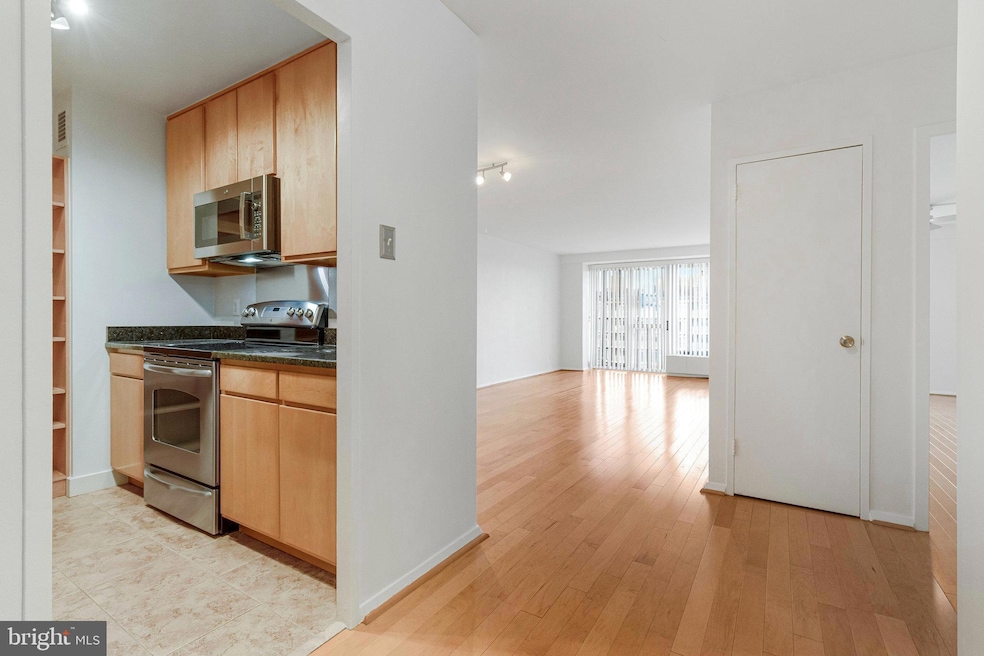 Riverside unit A714, Washington, DC 20024 - photo 1