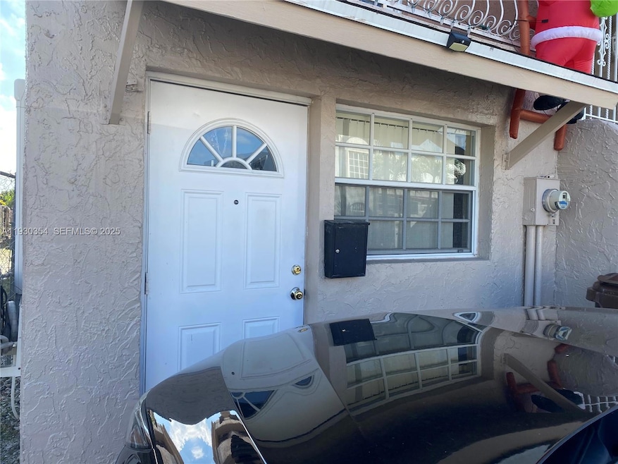 1062 W 42nd Place unit 41, Hialeah, FL 33012 - photo 1