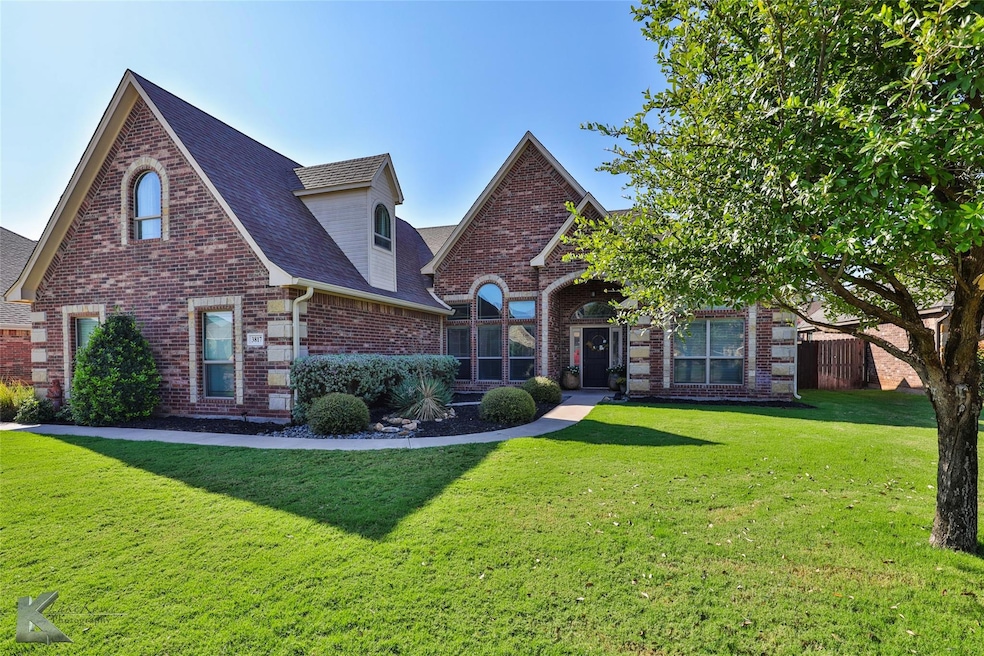 View of front of home featuring a front yard