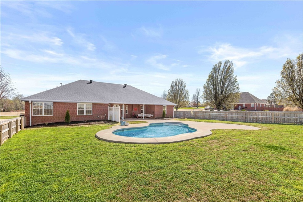 3412 Grapevine Dr, Tontitown, AR 72762 - photo 1