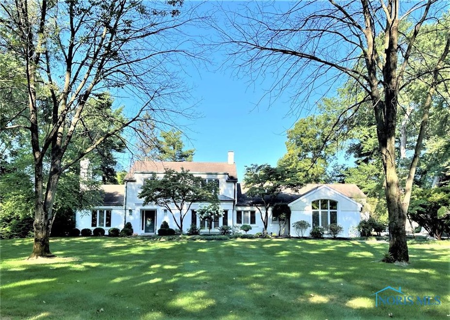 2465 Edgehill Rd, Ottawa Hills, OH 43615 - photo 1