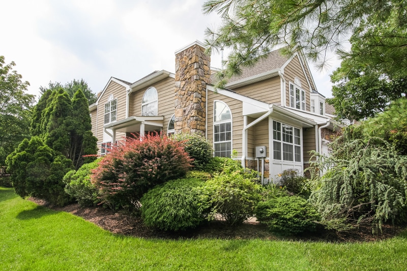 82 Knoll Ct, Millington, NJ 07946 - photo 1