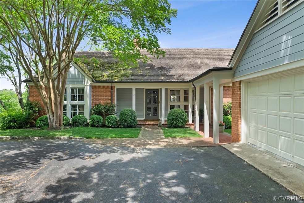 12 Ellensview Court, 2-car garage