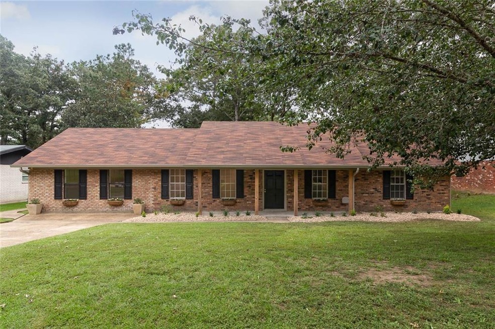 117 Spring Creek Dr, Pineville, LA 71360 - photo 1