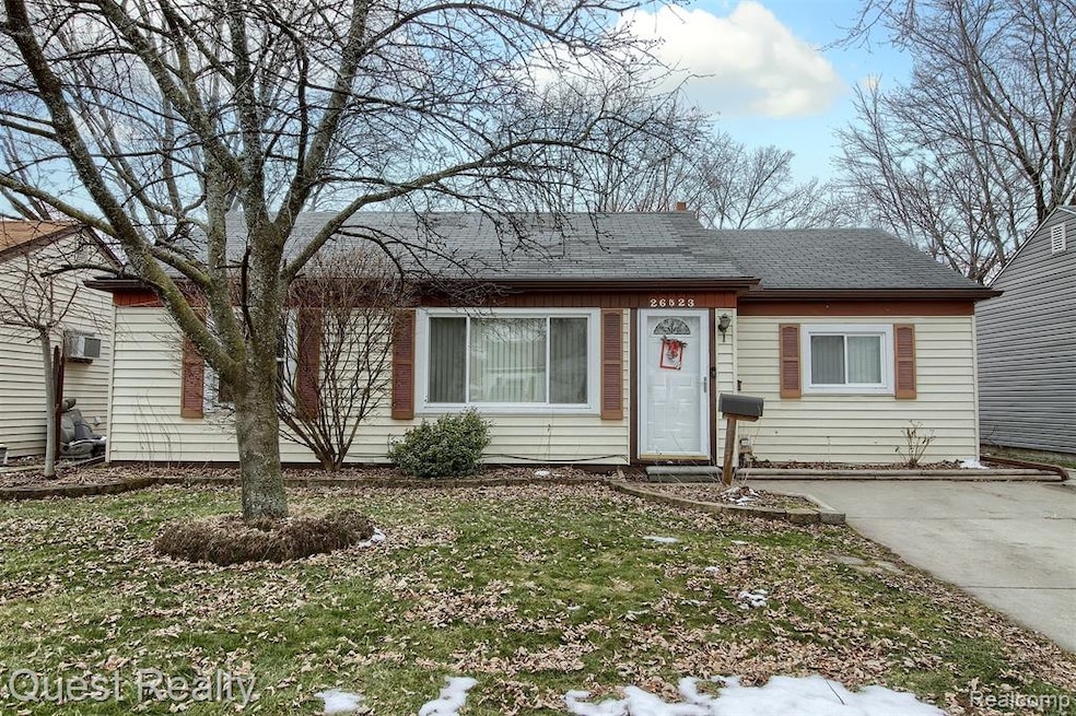 26523 Nagel St, Roseville, MI 48066 - photo 1