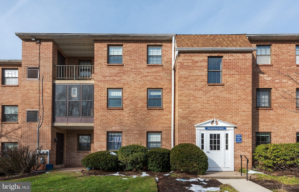 131 Woodstream Dr, Norristown, PA 19403 - photo 1