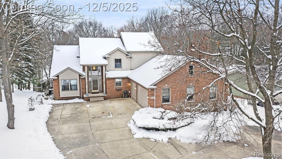 2757 N Tipsico Lake Rd, Hartland, MI 48353 - photo 1