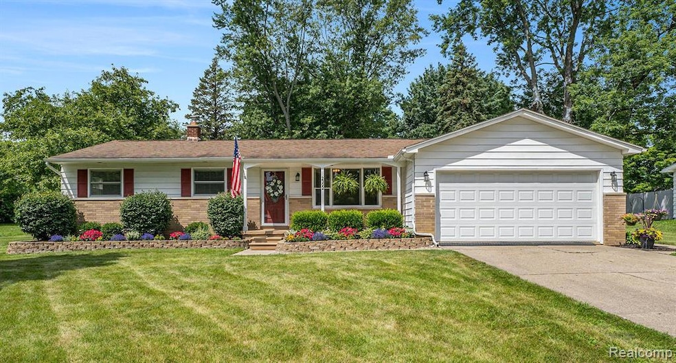 2392 Tandy Dr, Flint, MI 48532 - photo 1