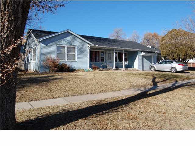 Welcome home to 5518 E Pine St!