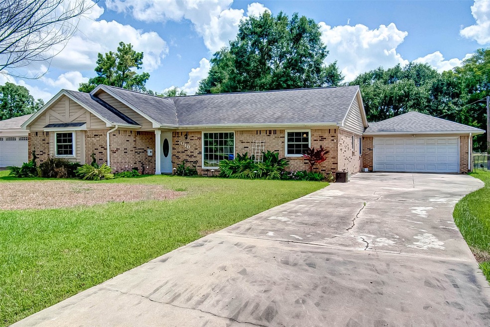 2010 Long Dr, Richmond, TX 77469 - photo 1