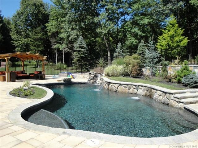 842 W River St, Milford, CT 06461 - photo 1