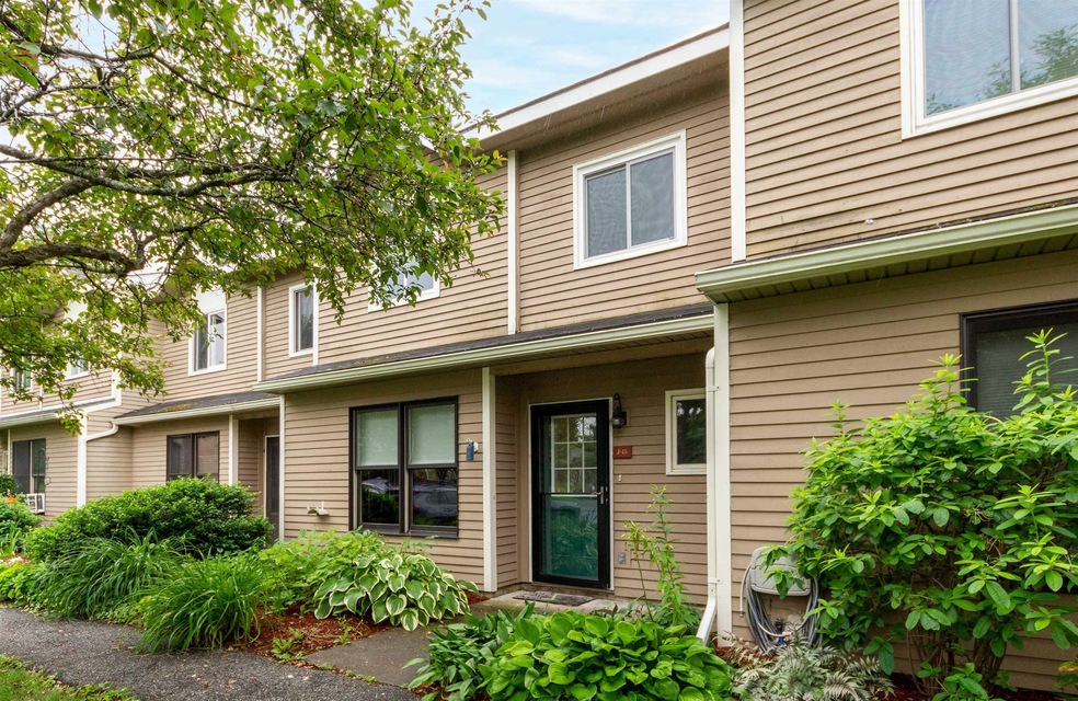 J15 Stonehedge Dr unit J15, South Burlington, VT 05403 - photo 1